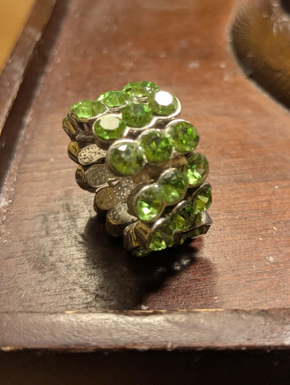 Vintage 80s 90s Triple Row Emerald Green Rhinestone Crystal Stretch Ring - Picture 5 of 14